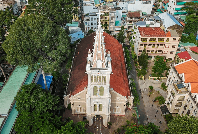 300-year-old Saigon church defies wars