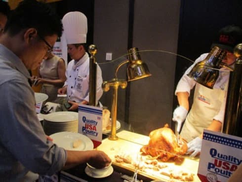 Vietnam needs to be more proactive in using products from US: experts