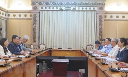 HCM City calls for Singaporean investment in infrastructure, environment