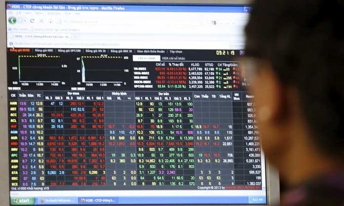 Vietnam stocks edge down after Trump’s latest China tariff threat