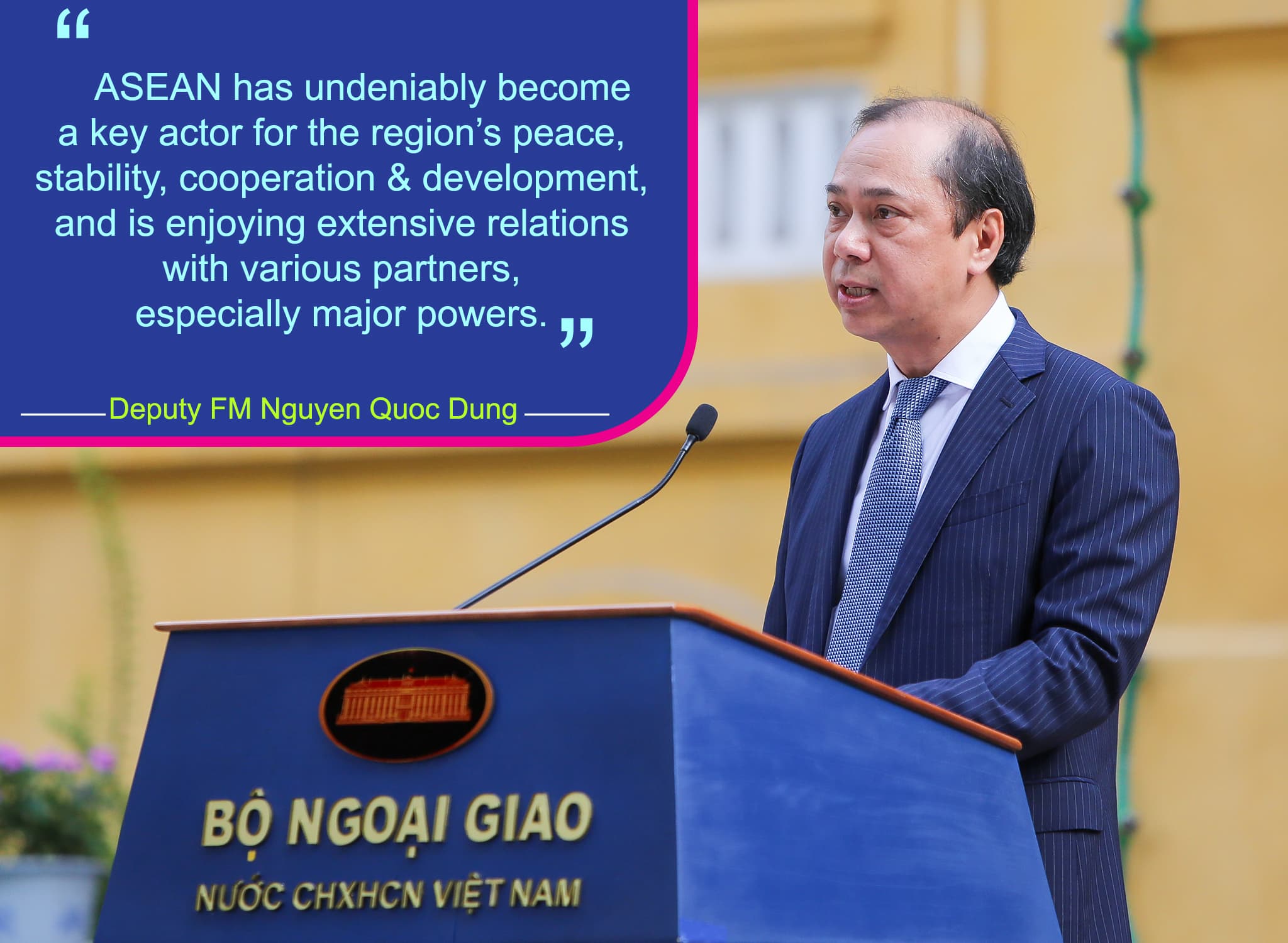 ASEAN flag-hoisting ceremony in Ha Noi marks bloc's 52nd founding anniversary