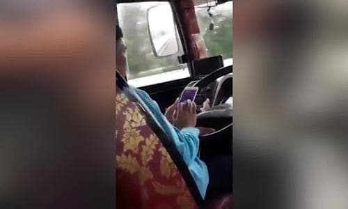 Bus driver fined for using phone on expressway