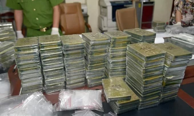 Cops seize 39kg of heroin hidden in car on Vietnam expressway