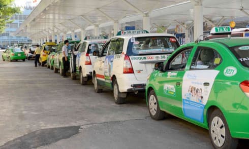 Taxi firms in Hanoi propose being allowed to operate like Grab