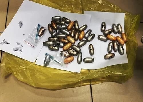 Senegalese man caught in Saigon with 1.6 kg of cocaine in stomach