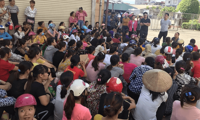 2,500 employees turn up for work to find factory closed, wages owed
