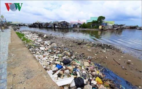 Quang Nam launches campaign to clean up beaches, reduce plastic waste