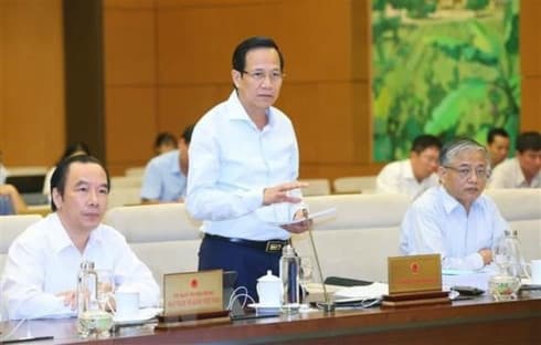 Labour minister clarifies issues regarding Vietnamese guest workers