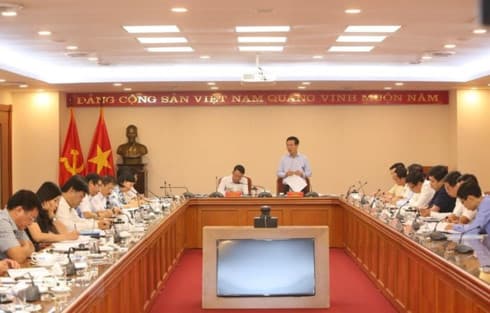 Press asked to fight corruption along with protecting Party’s ideology