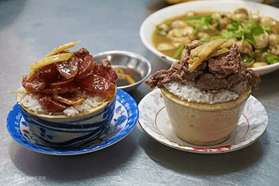 70-year-old Saigon eatery serves rice in stone pots