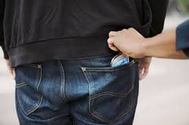 Da Nang pickpockets caught while stealing iPhone from Chinese tourist