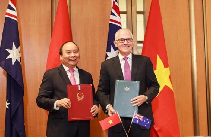 PM: Necessary public service to people, businesses must be prioritized