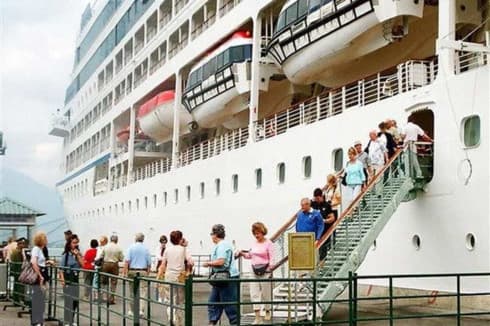 Vietnam’s visa policy needs relaxing to attract more tourists: experts