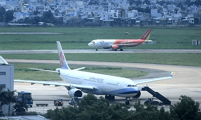 New taxiway, runway upgrades proposed for Vietnam's largest airport