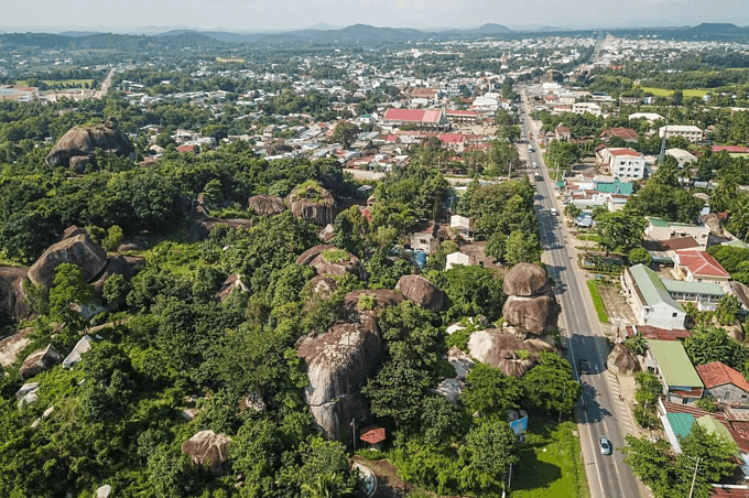 A pile of rocks in Dong Nai defy gravity for centuries