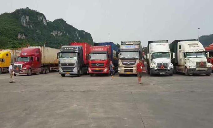 Containers with perishable goods stuck at Vietnam-China border