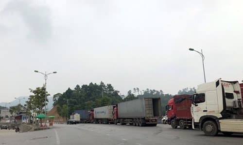 Container traffic resumes at Vietnam-China border