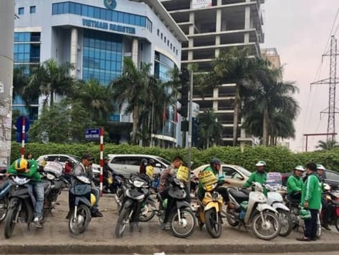 Motorbike taxis must be registered in Hanoi