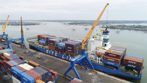 Chu Lai port welcomes biggest-ever container ship