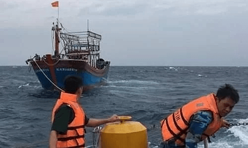 17 fishermen missing at sea trying to evade storm Podul