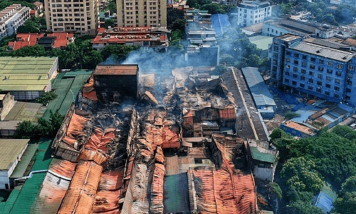 Ministry warns of health risks from Hanoi light bulb warehouse fire