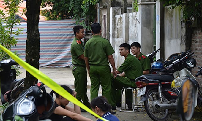 Hanoian stabs brother, family to death