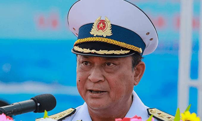 Former top naval officer loses commander position