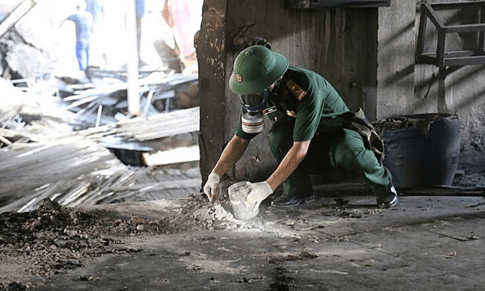 Army stands ready to decontaminate site of Hanoi warehouse fire