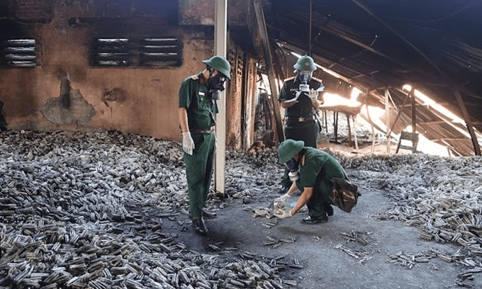Army to decontaminate Hanoi warehouse blaze site