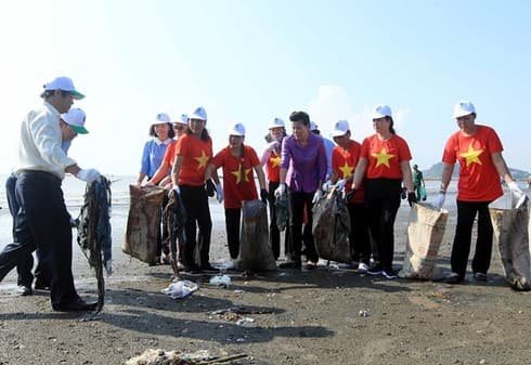 Hai Phong strengthens beach clean-up operations