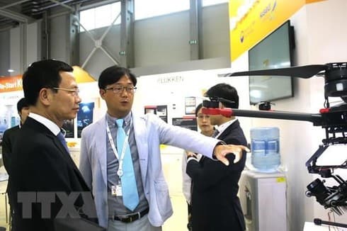Vietnam welcomes overseas Vietnamese intellectuals in Hungary