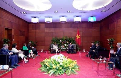 PM Phuc welcomes delegates to Vietnam reform forum