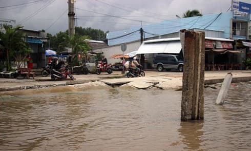 Erosion pushes Ca Mau’s eastern coast to emergency status