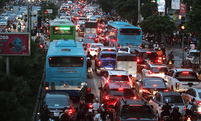 Experts warn Hanoi is not ready for exclusive bus lanes