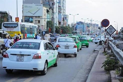 Hanoi’s taxis may have same colours by 2026