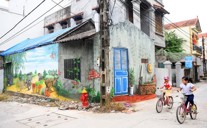 Young artists give Hanoi village a new coat of paint