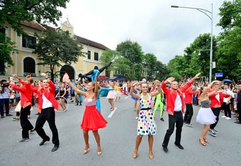 Hanoi plans street closure around Hoan Kiem Lake