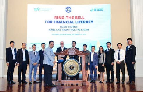 ‘Ring the Bell for Financial Literacy’ kicks off in HCM City