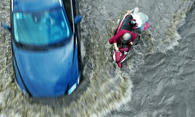 With high tide peaking, Saigon braces for heavy flooding