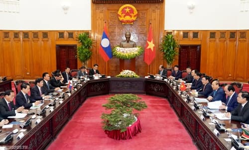 VN, Laos agree to maintain annual growth of 10-15% in trade value