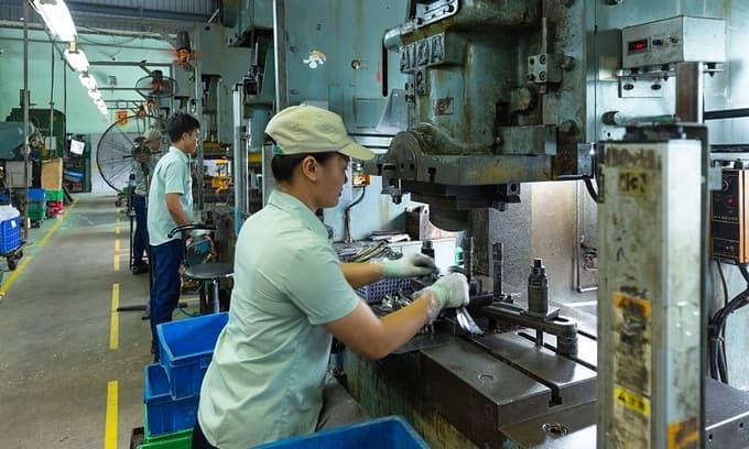 Fitch ups Vietnam growth forecast, but warns of bottlenecks