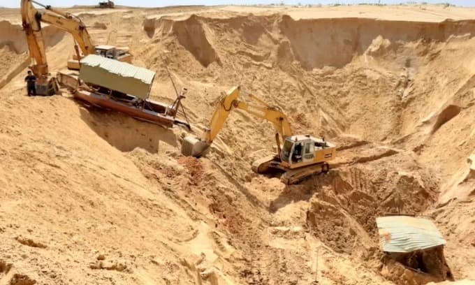 Titanium reservoir suspended after worker's death