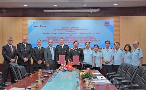 Vietnam Customs, UK border force enhance cooperation