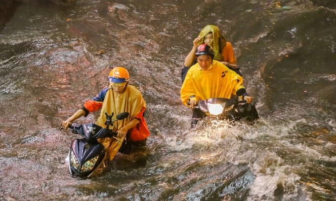 HCMC begins 14-month project to upgrade flood-prone street