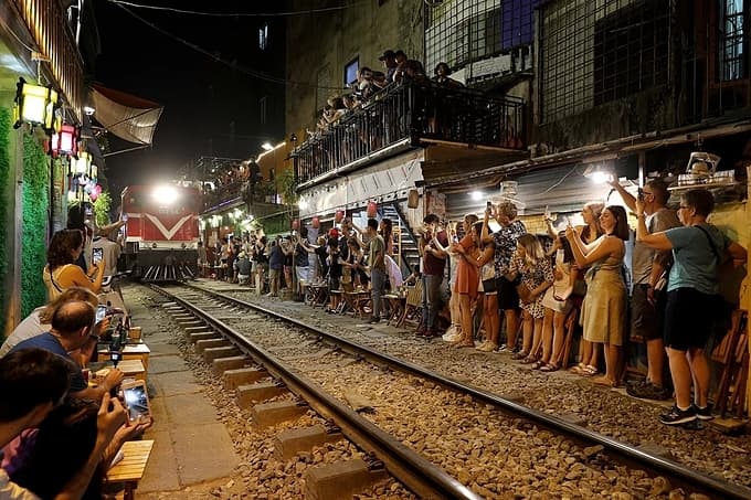 Foreigners crowd Hanoi Train Street coffee shops following removal order