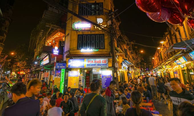 Night not so young after midnight for Hanoi businesses