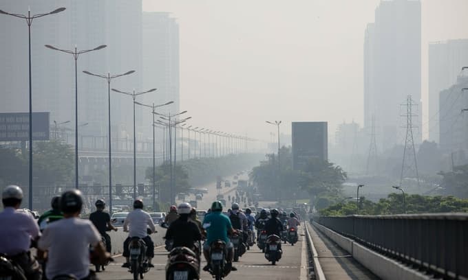 HCMC choked by exhaust fumes, factory smoke and construction dust