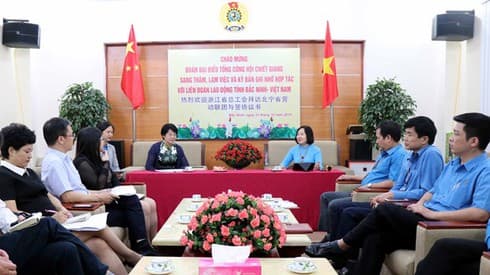 Vietnamese, Chinese provinces boost ties in trade union activities