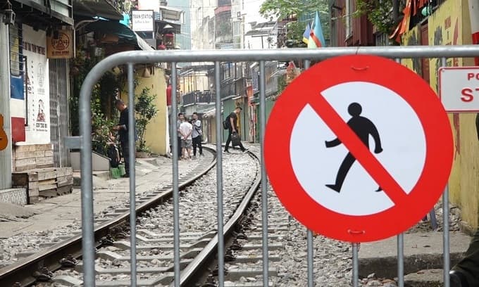 Put us back on track, Hanoi Train Street cafés plead