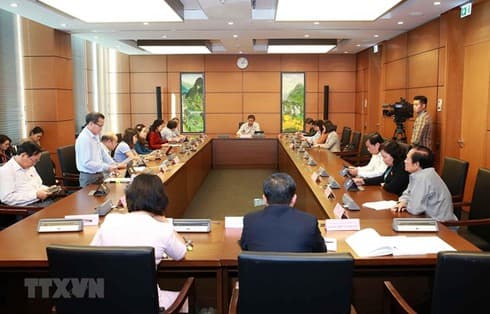 Draft revisions to law on foreigners’ exit, entry discussed at National Assembly